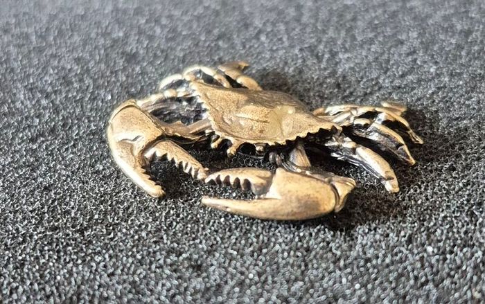 3 brass crabs,. Solid brass.