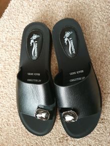 sandals/flip flops