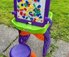 Crayola 2-in-1 Art Desk & Magnetic Easel (with Stool)