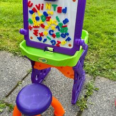 Crayola 2-in-1 Art Desk & Magnetic Easel (with Stool)