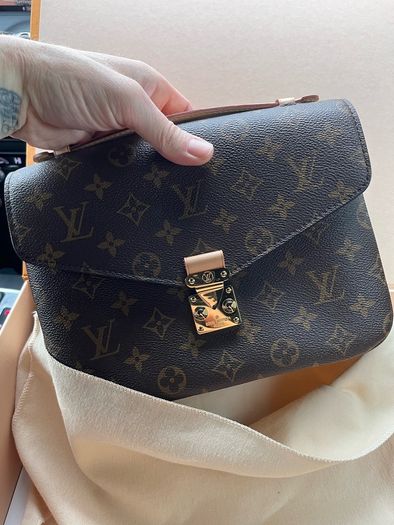 Louis Vuitton Pochette Metis handbag