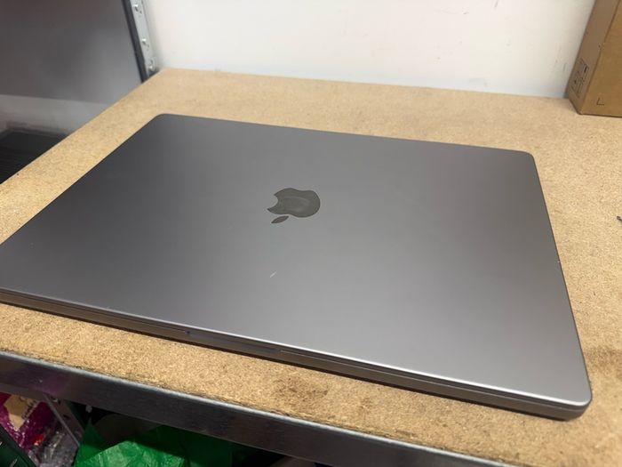 Apple Macbook Pro A2485 16"-M1 Pro-32GB RAM-500GB SSD-Excellent condition
