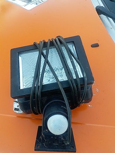 400 sensor light