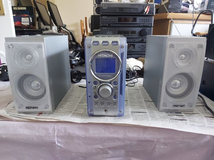 HITACHI Music System, Model AX-M67, & 2 Hitachi 4 Ohm Speakers, Radio, CD and AUX, in very good condition