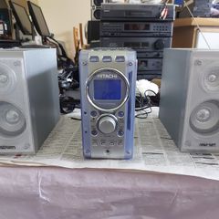 HITACHI Music System, Model AX-M67, & 2 Hitachi 4 Ohm Speakers, Radio, CD and AUX, in very good condition