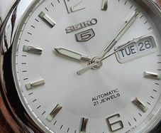 Watch Seiko 5 Automatic.