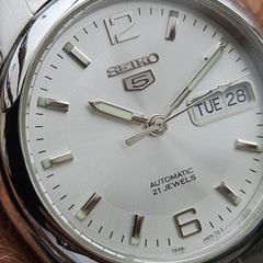 Watch Seiko 5 Automatic.