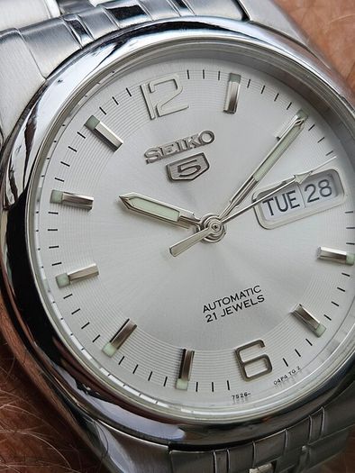 Watch Seiko 5 Automatic.