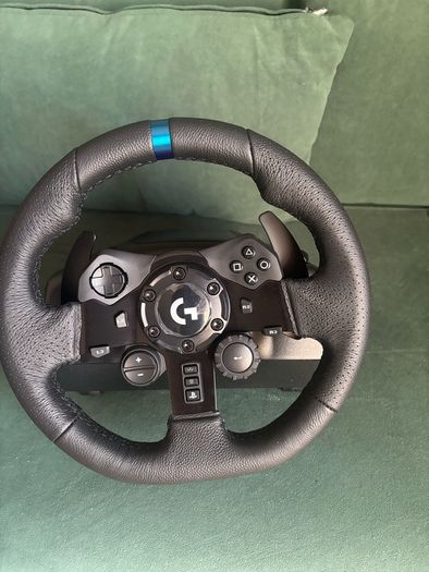 Logitech G923 steering wheel and pedals