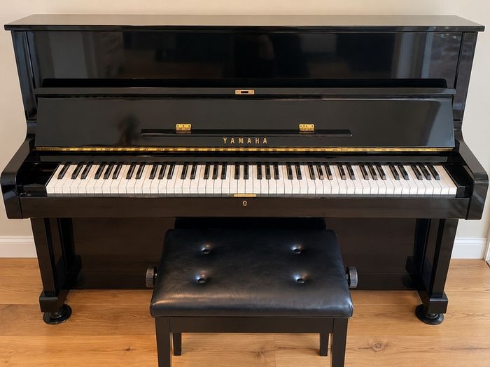 Yamaha U2 Upright Piano - Black - Regularly Tuned & Well Maintained