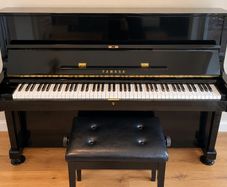 Yamaha U2 Upright Piano - Black - Regularly Tuned & Well Maintained