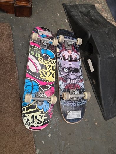 Skateboard Ramp with 2 x skateboards