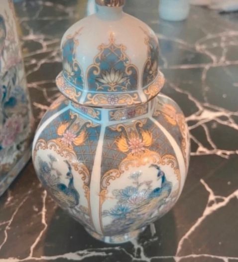 Beautiful peacock display set