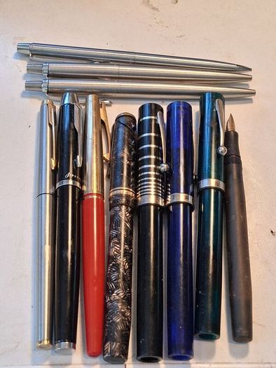 11 Piece Vintage Pen Collection