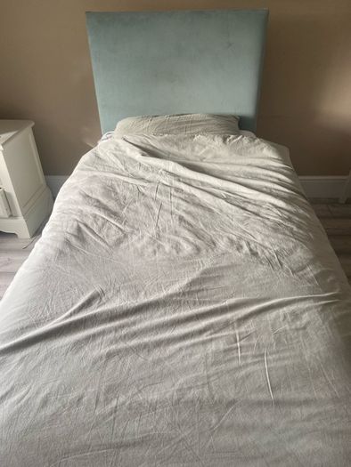single bed,headboard,mattress
