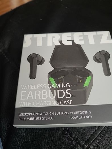 Streetz wireless gaming earbuds with charging case