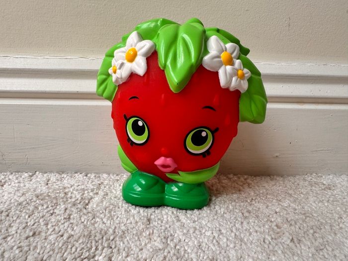 Shopkins Strawberry Kiss Colour Changing approx. 12 cm. Used Please see photos