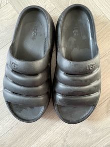 Ugg Slidders