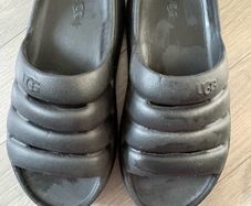 Ugg Slidders
