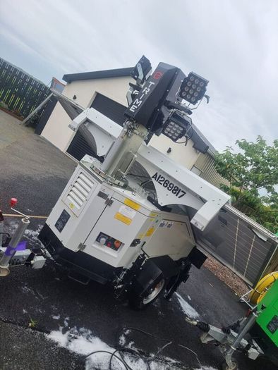 2 x Trime X Solar Lighting Tower