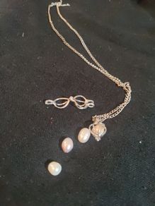 pearls pendent