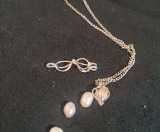 pearls pendent