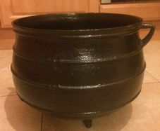 iron pot three leg size 8