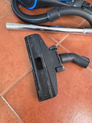 Vacuum cleaner 700W