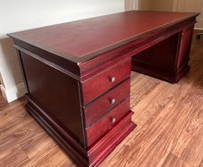 Pedestal desk Price reduction
