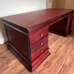 Pedestal desk Price reduction
