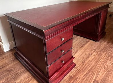 Pedestal desk Price reduction