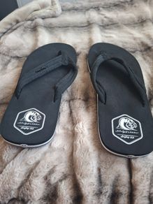 Mens flip-flops.