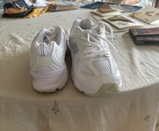 runners New balance style Small fitting 39 . White , good as new