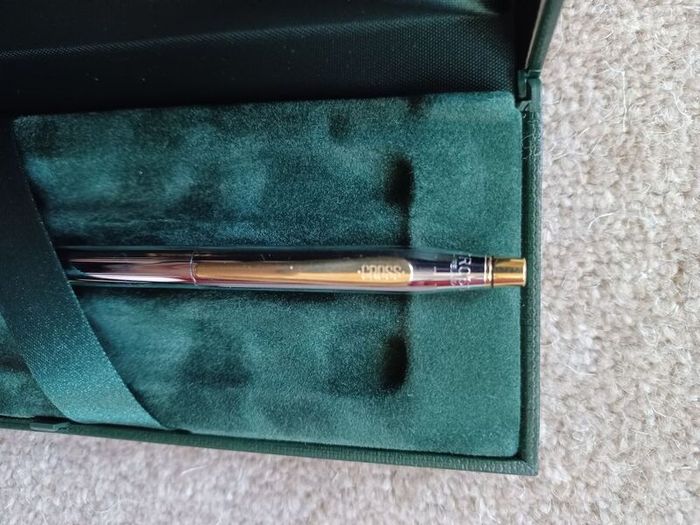 Cross pen