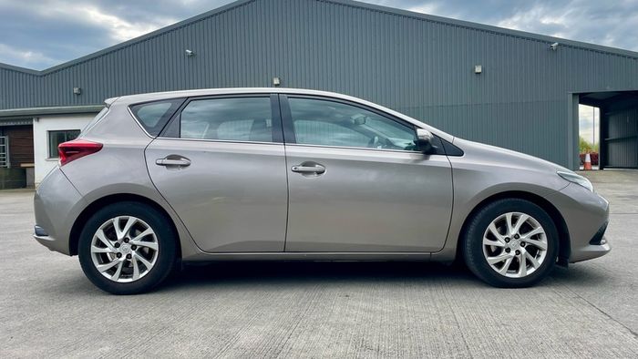 2016 Toyota Auris