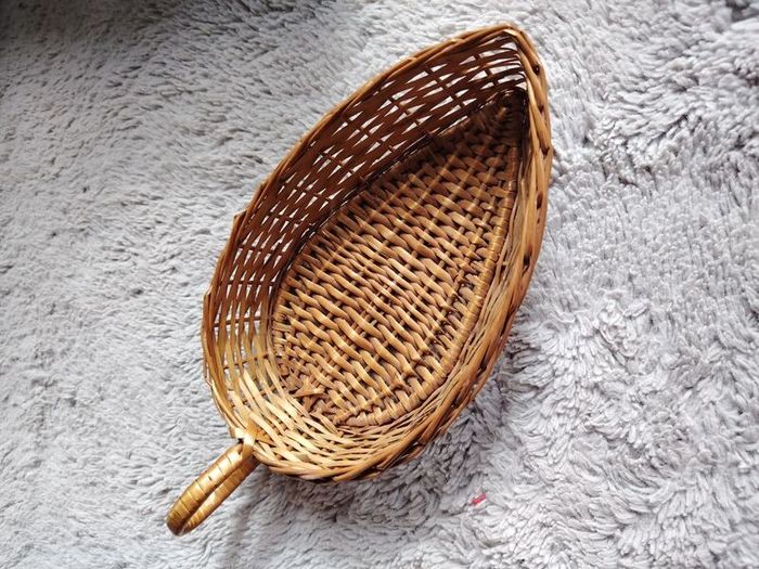 Vintage 70s Leaf Shaped Handled Basket/fruit bowl