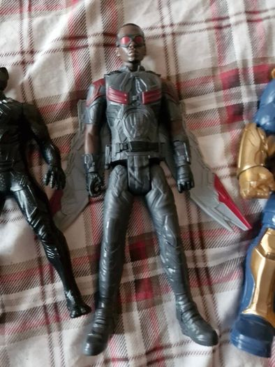 Superhero/villain figures,5 in total