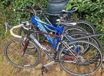 Adolescent/young teens bikes x4