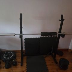 Stand alone squat rack, 20kg barbell and 100kg wei