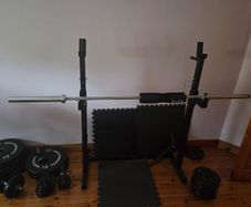 Stand alone squat rack, 20kg barbell and 100kg wei