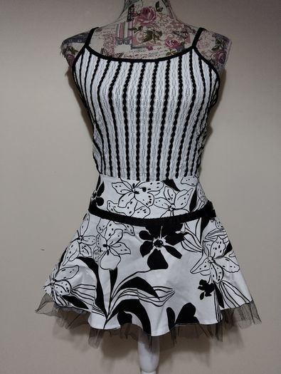 Ax Paris Black & White Skirt