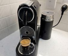 Nespresso CitiZ & Milk Coffee Machine (Black)