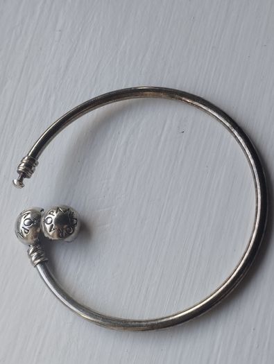 Pandora Moments 925 sterling silver bangle bracelet with a ball clasp.