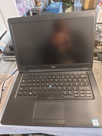 DELL Latitude 5490, Intel Core i5-7300U CPU, 2.71GHz. 8GB Ram, 256GB SSD, Windows 10 Pro, Microsoft Edge, Chrome and VLC