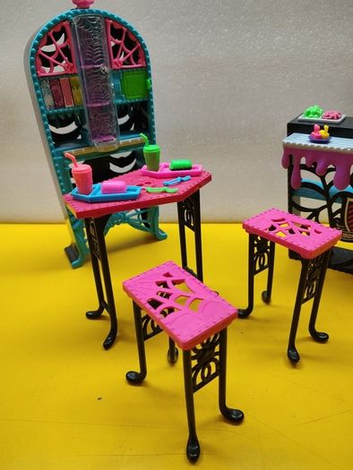 Monster High Beast Bites Cafe Creepateria playset