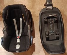 Maxi Cosi Baby Car Seat and Base