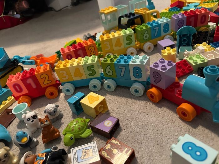 Huge Lego Duplo Joblot / bricks / mini figs / accessories