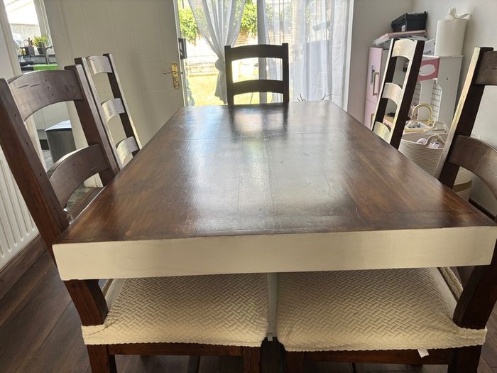 Dining table & 6 chairs