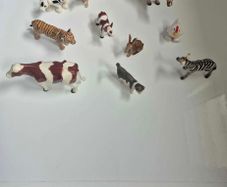 12 Schleich toy animals
