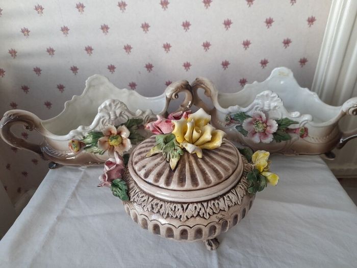 Italian pottery Capodimonte/Bassano
